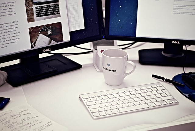 1760368895619229.jpg workstation-405768_640.jpg